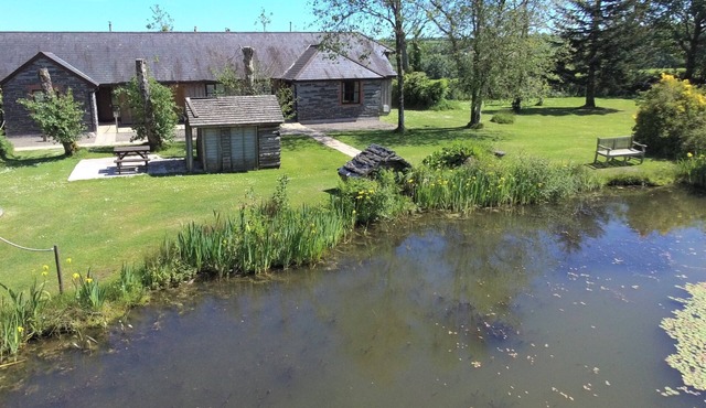 Beech - 2 bedroom lakefront cottage with fishing, indoor pool & hot tub
