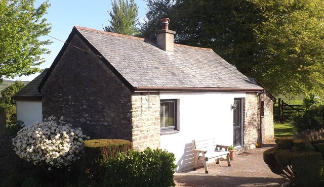 BEECH COTTAGE, pet friendly, with open fire in Combe Martin