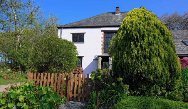 BEECH COTTAGE, pet friendly, character holiday cottage in Warbstow,