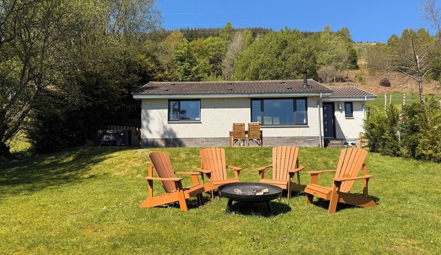 BEECH COTTAGE, pet friendly, with hot tub in Kenmore