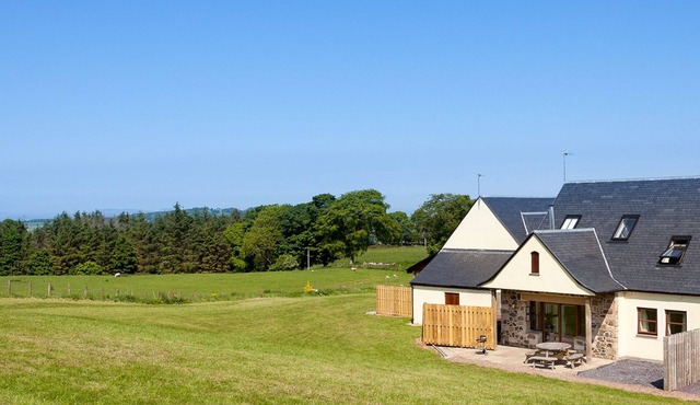 Beech Cottage - sleeps 8 guests in 3 bedrooms