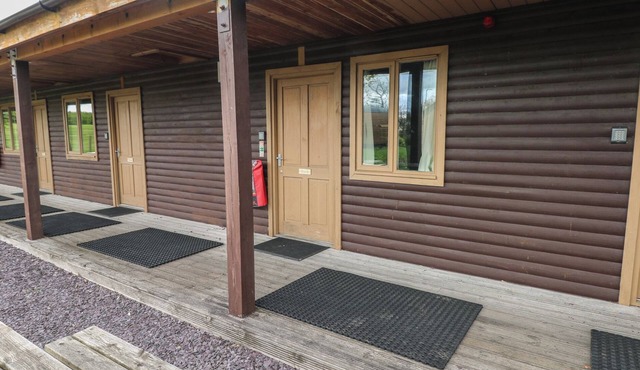 BEECH, country holiday cottage, with a garden in Cowbridge