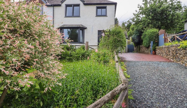BEECH CROFT, pet friendly, with open fire in Keswick