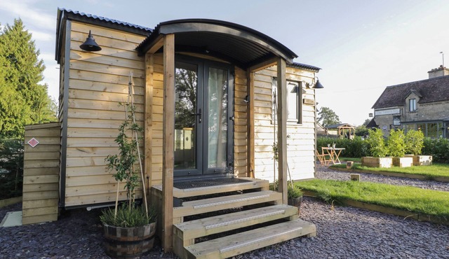 BEECH, pet friendly, with a garden in Kemble