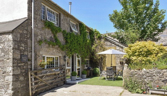 Beech Tree Cottage at Blackaton Manor Farm