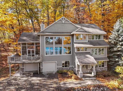 Beech Tree Lodge on Glen Lake in Beautiful Northern Michigan - Minutes from the Sleeping Bear Dunes