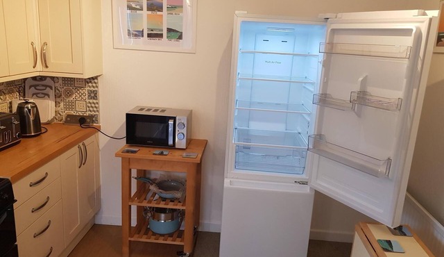 Beechcroft 2 bed part house complimentary BT & TNT Sports, Sky Cinema 55" TV