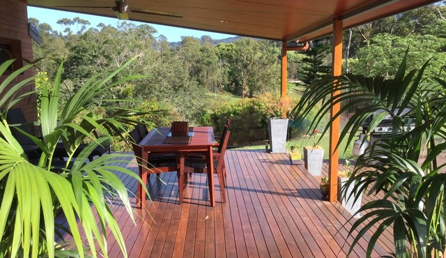 Beechcroft-self contained 1 bedroom apartment, sleeps 4, beautiful valley views.