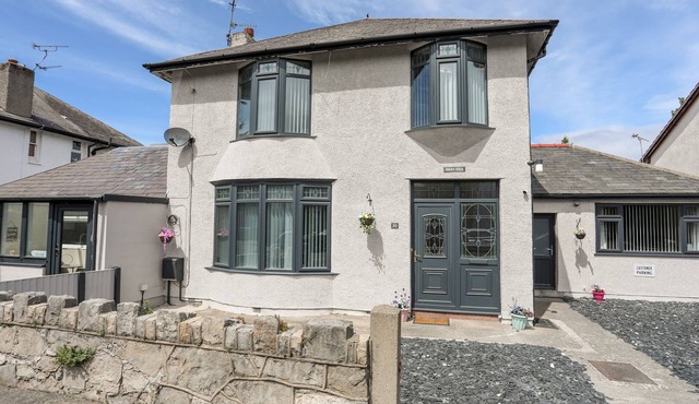 BEECHES, family friendly, country holiday cottage in Prestatyn