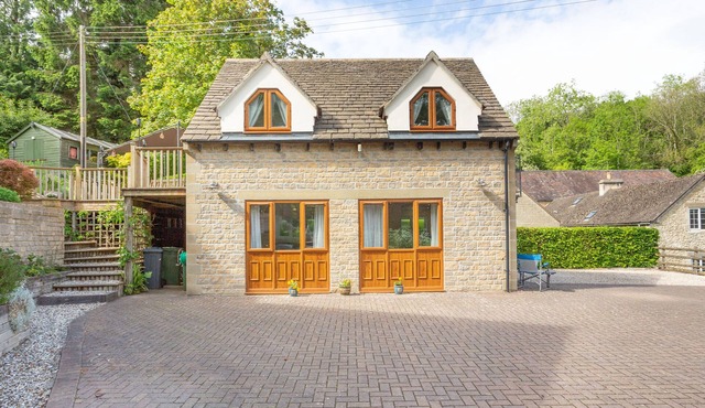 BEECHES STUDIO, with a garden in Cranham