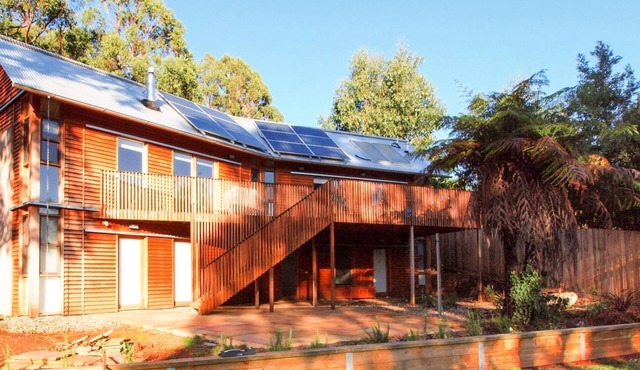 BEECHES - Timber clad house, quiet location