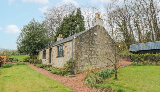BEECHGROVE COTTAGE - PITMEDDEN GARDENS, family friendly in Pitmedden