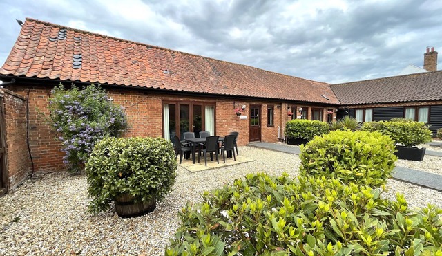BEECHWOOD, family friendly, character holiday cottage in Wood Norton