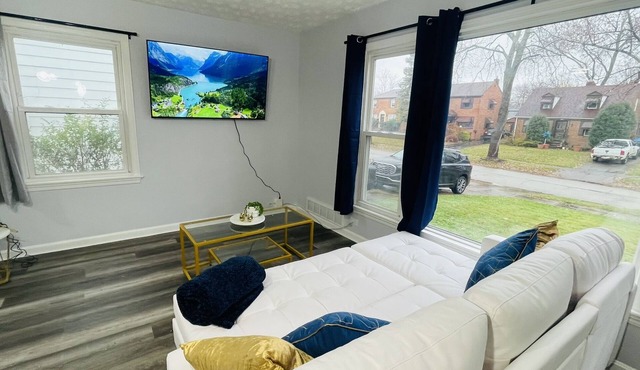 Beechwood Graceful Getaway – Maple Heights Comfort