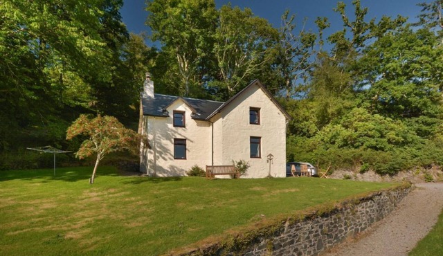 Beechwood House - a detached cottage that sleeps up to 6 guests