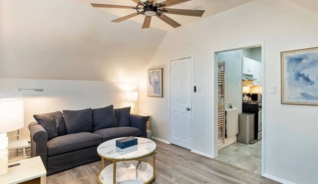 Beehive Bungalow | Central Location