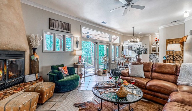 Beehive Treehouse: River Views/HT/Walk to Midtown!