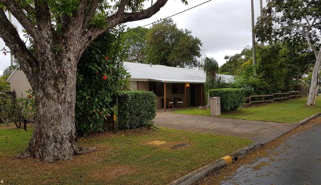 Beerwah House, 3Bedroom , swimming pool, near Australia Zoo, Sunshine Coast