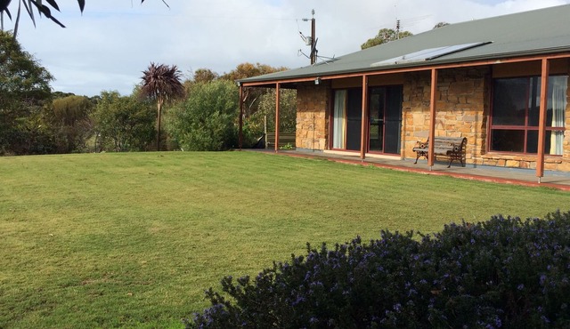 Bee’s Place 3 Bedroom home on 10 acres of land with distant sea views of Emu Bay