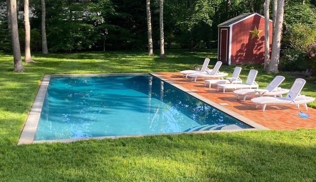 Behind the Hedges with HEATED POOL