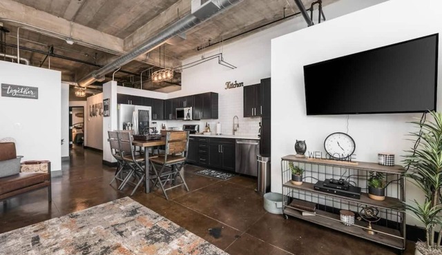 Behren's Loft - a downtown experience!