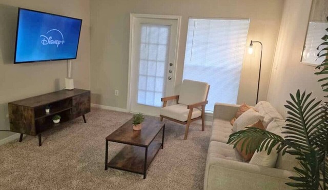 Beige 1Bed 1Bath NRG at 5 min walk Free Parking