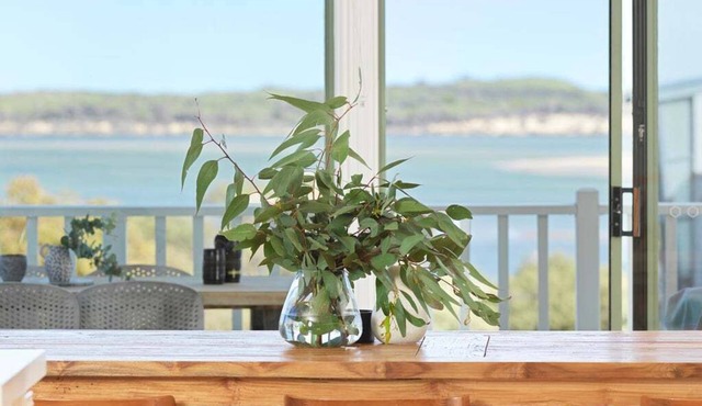 Beilby Inlet Views - 2 minute walk to Beach