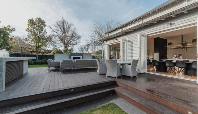 Bel Air Mansion - Sleeps 12 Villa