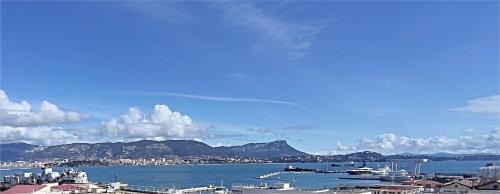 Bel appartement 4 couchages, climatisé, magnifique vue rade de Toulon