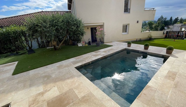 Bel Appartement, en Duplex, Avec Baby-pool et Jardin, à Proximité de Lyon