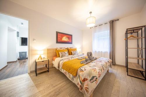 Bel appartement rénové avec de beaux volumes