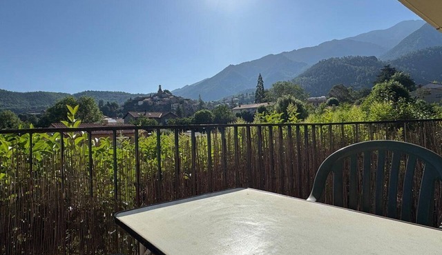 BEL APPARTEMENT AU REZ DE CHAUSSEE AVEC TERRASSE A 2 PAS DU CENTRE VILLE