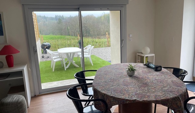 BEL Appartement VUE SUR LA Campagne Dans UN Village Typique