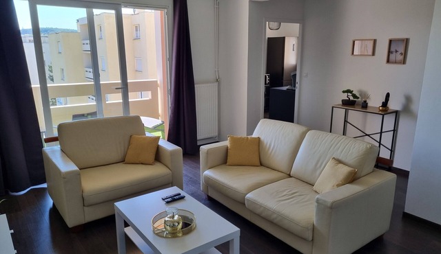 Bel Appartement 2 Chambres, Dans Résidence Privée