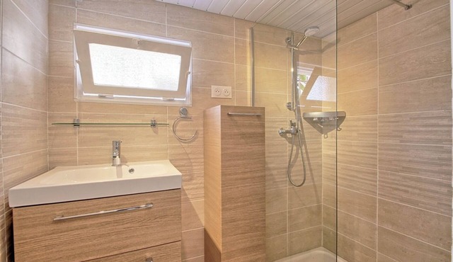 Bel appartement de 50M2 au rez de jardin de villa très ensolleillé très calme