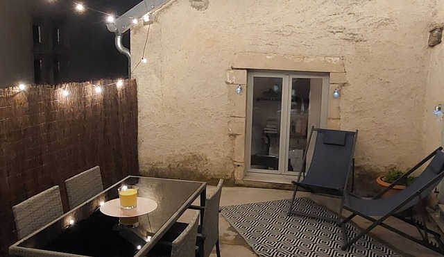 Bel Appartement en Plein Centre du Village de Pesmes, Tout Équipé