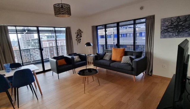 BEL APPARTEMENT MODERNE avec TERRASSE AC CLIMATISATION- PARKING with additionnal fees