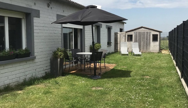 Bel Appartement Rénové Avec Jardin, Proche de Bergues