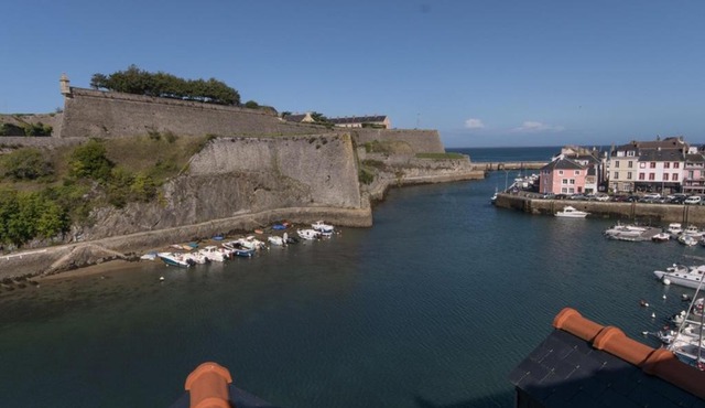 Bel Appartement Spacieux avec Vue sur Port et Citadelle - FR-1-418-58