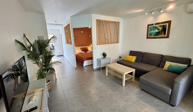 Bel Appartement Tout Équipé en Rez-de-jardin, Dans une Résidence Avec Piscine!