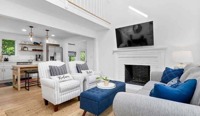 Bela Vida - Steps to John's Pond, Spacious, 4 Bedroom, 3 Bathroom, Sleeps 10