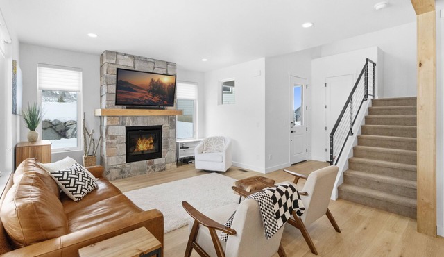 Belaview 12778 | Huge Home | Mtn Views | Near Skiing | 2 Living Rooms