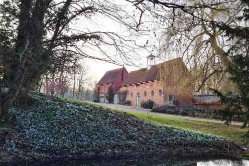 Belchamp Hall Hayloft and Stables