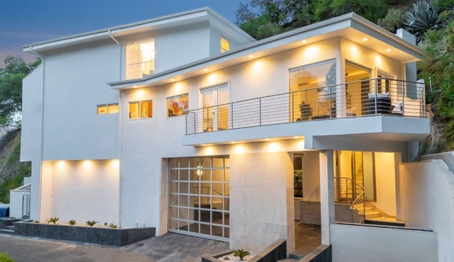 Belden View - Architectural Beauty w/Skyline Views & Rooftop Spa