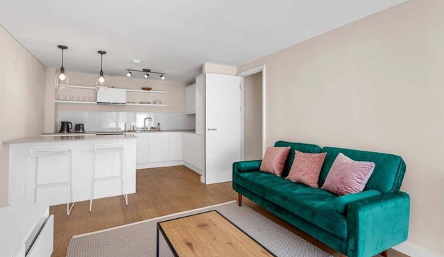 Belgravia Living – First Floor 2-Bed with Balcony