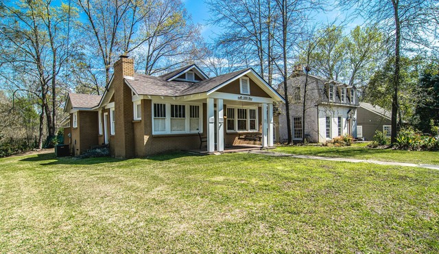 Belhaven Beauty 3BR/2BA Near Belhaven College & Med Center