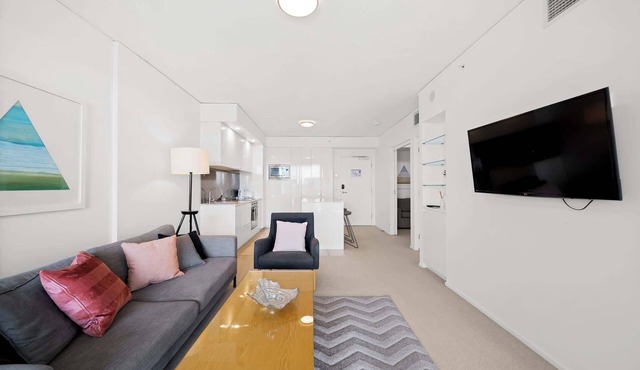 Belise - 16th floor Executive Apt for 2 + parking