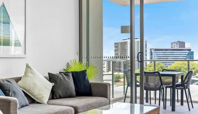 Belise - Executive 8th Floor Apt for 2!