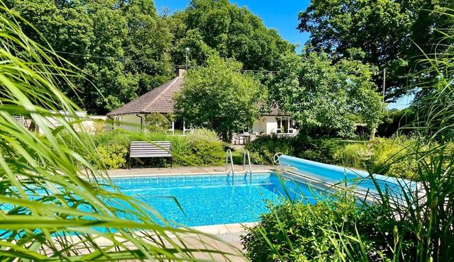 Bell Meadow - cottage with private pool, sleeps 7 guests (maximum 6 adults) in 3 bedrooms