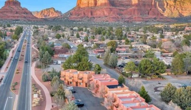 Bell Rock Vista - Hot Tub, Spacious Townhouse with Great Location and Views